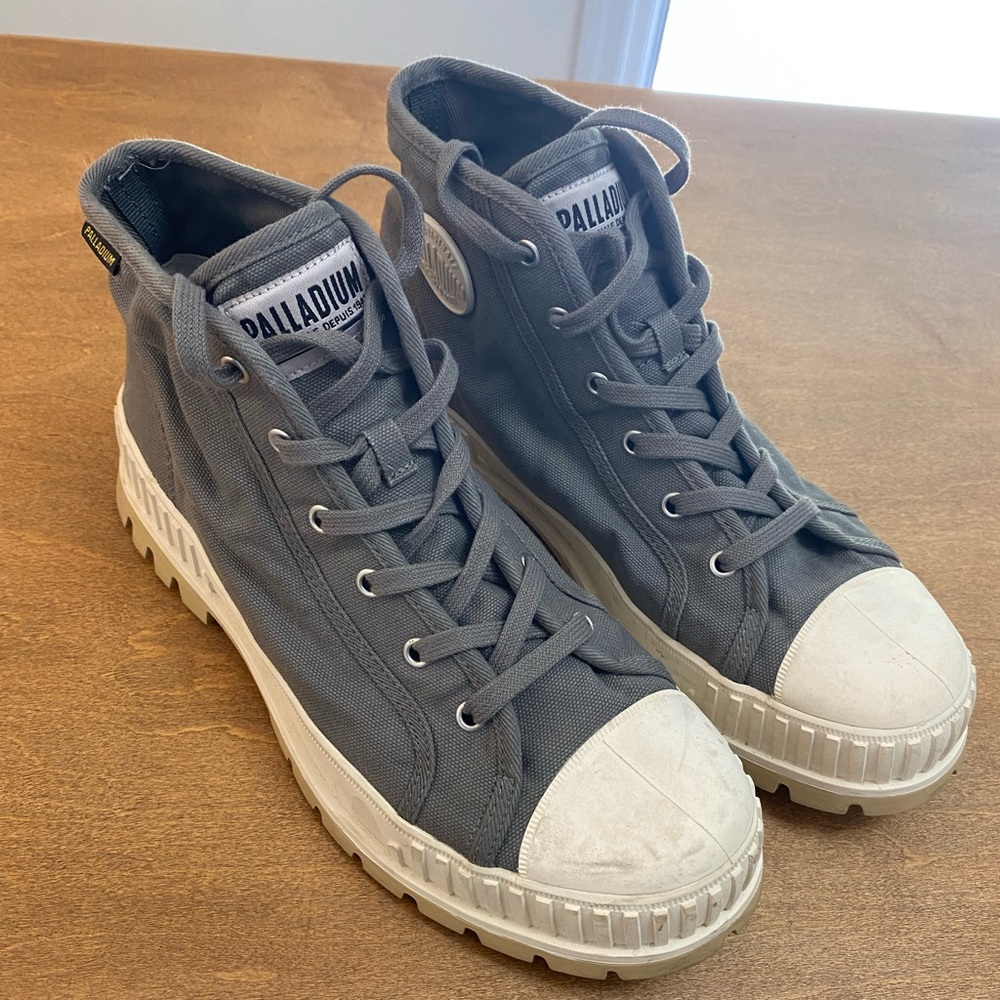 Palladium mens pallashock. Size 11.